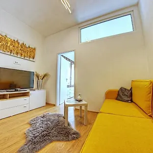 caligula-city-center-apartment.in-istria.net/